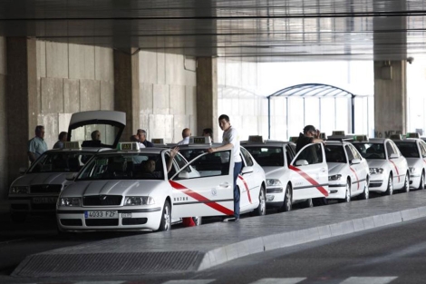 Alquiler coche vs taxi aeropuerto Madrid