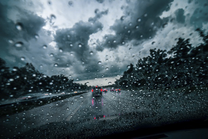 Conduccion bajo lluvia Alquimobil