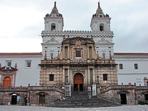 Alquiler furgonetas Pinto
