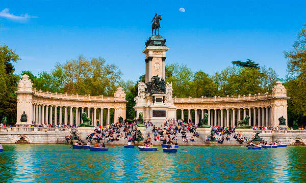 Escapada romántica a Madrid | Alquiler de furgonetas en Madrid